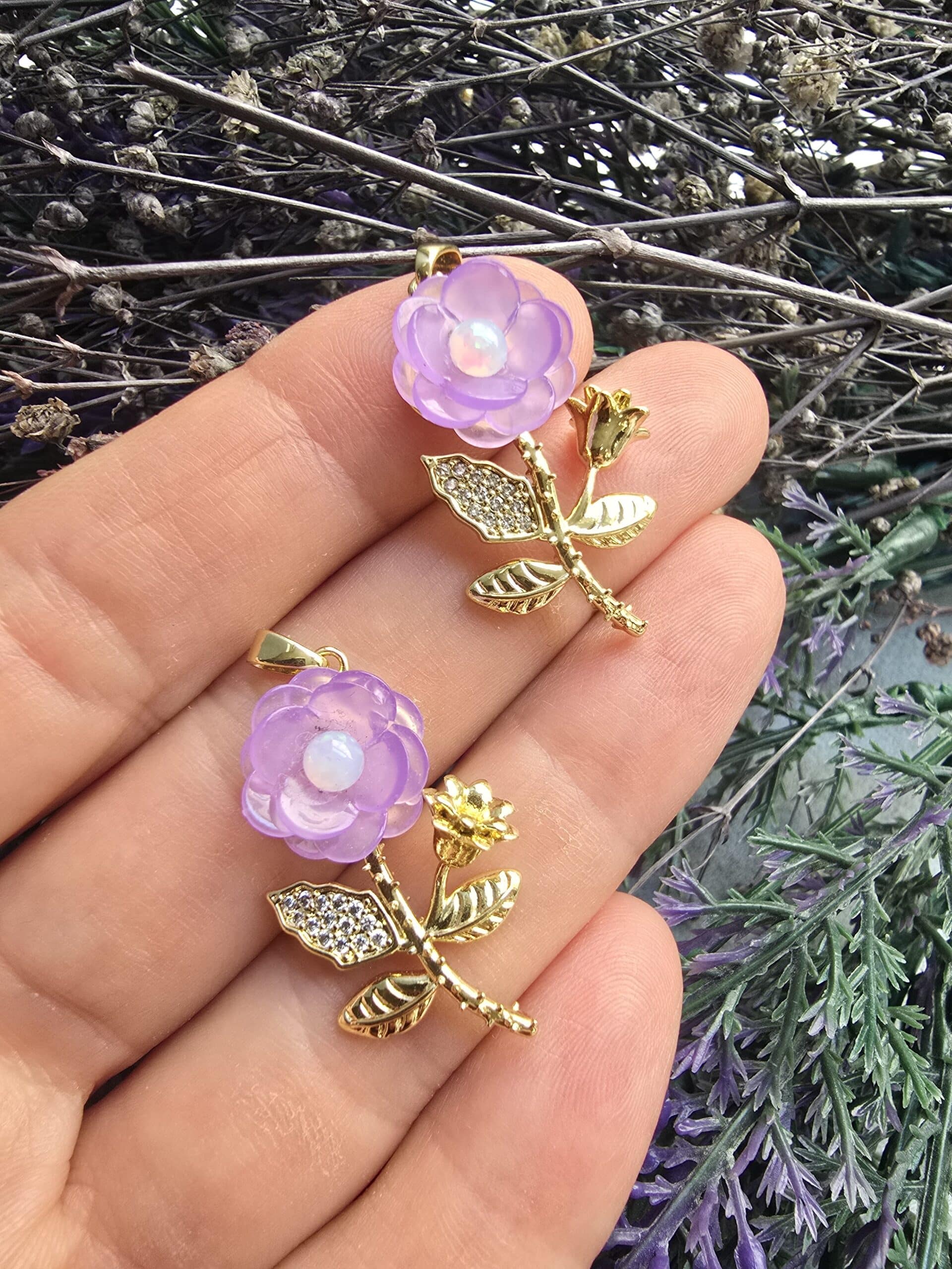 Lila Yaprakli Cicek Charm Kolye Ucu