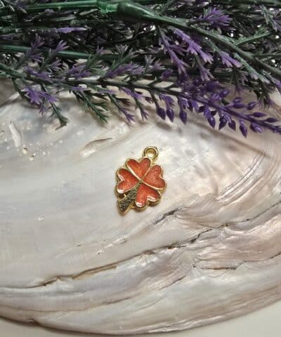 Sedef Mineli Yonca Kolye Ucu 501