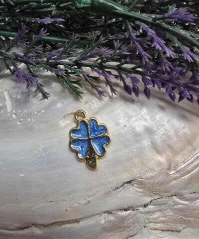 Sedef Mineli Yonca Kolye Ucu 502