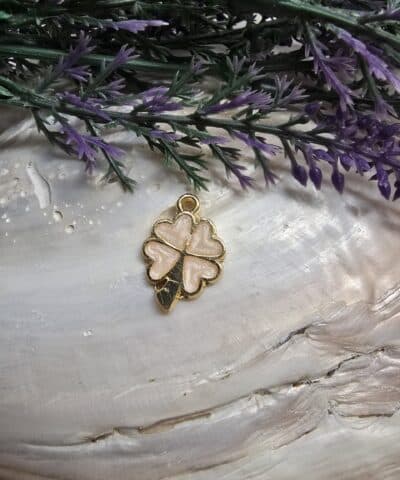 Sedef Mineli Yonca Kolye Ucu 505