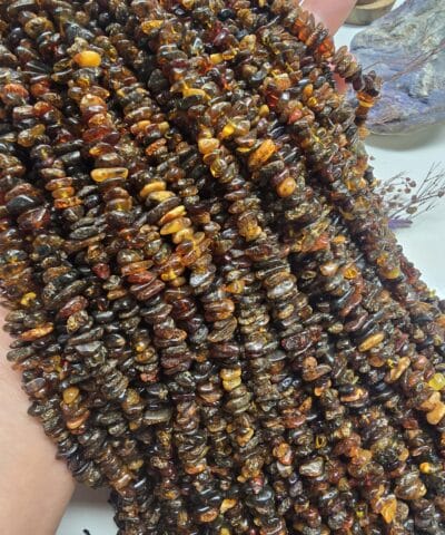 Koyu Kahve Kırık Şekilli Kehribar Uzun Dizi 45 CM