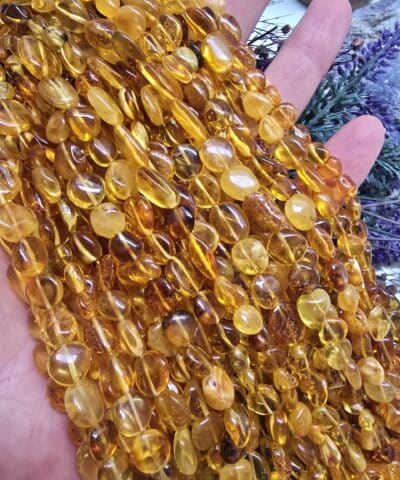 Alternative view of Bal Sarı Amorf Kehribar Uzun Dizi 45 CM