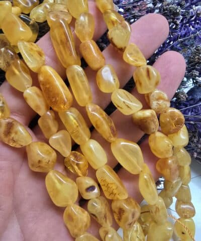 Alternative view of İri Amorf Kehribar Uzun Dizi 45 CM