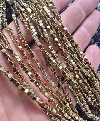 3 MM Kesimli Ücgen Hematit Taşı