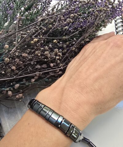 Alternative view of Küçük Büyük Tela Hematit Taşı Bileklik