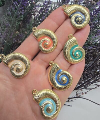 Sedef Mineli Deniz Salyangozu Kolye Ucu