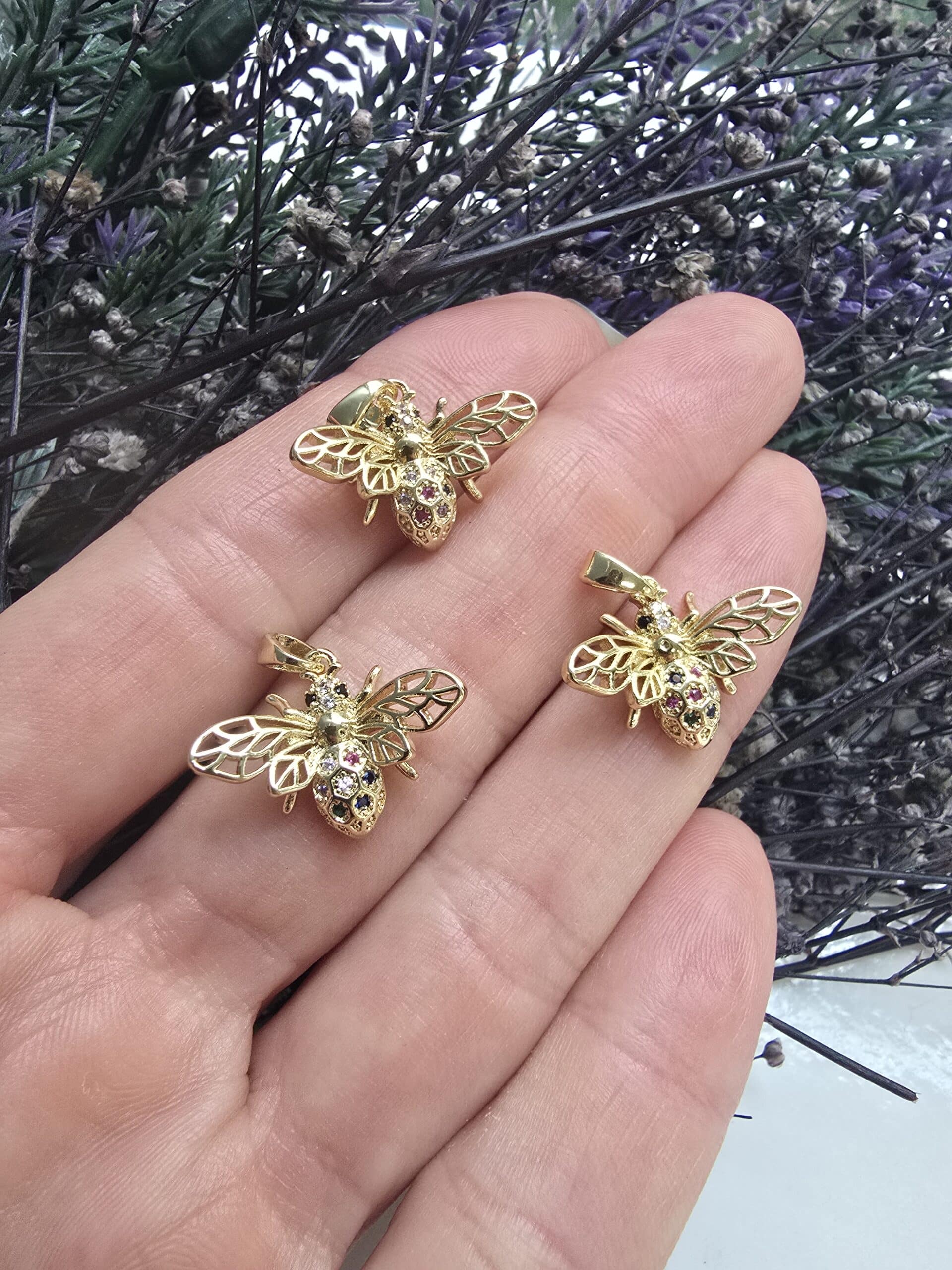 Arı Zirkon Taşlı Charm