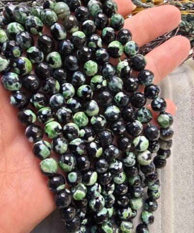 8 MM Faset Kesim Fosforlu Yeşil Akik Taşı