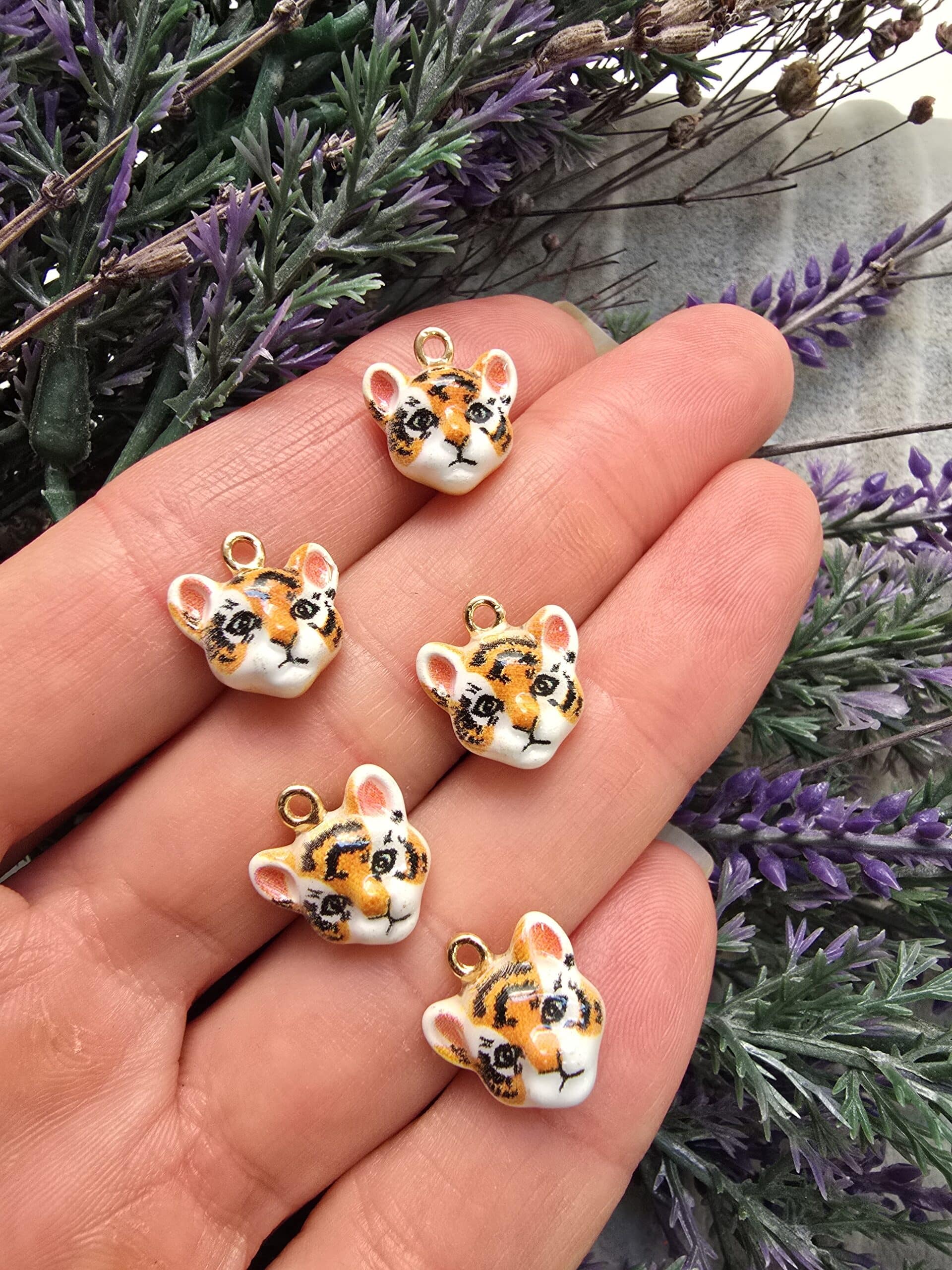 Kaplan Mineli 3 Boyutlu Charm