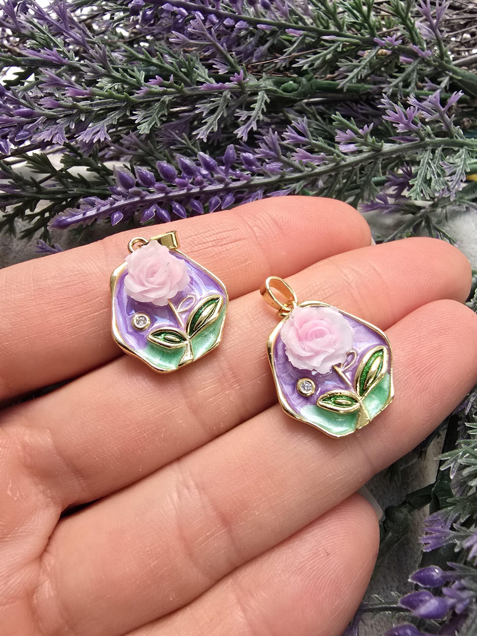 Mineli Gül 3 Boyutlu Kabartmalı Charm