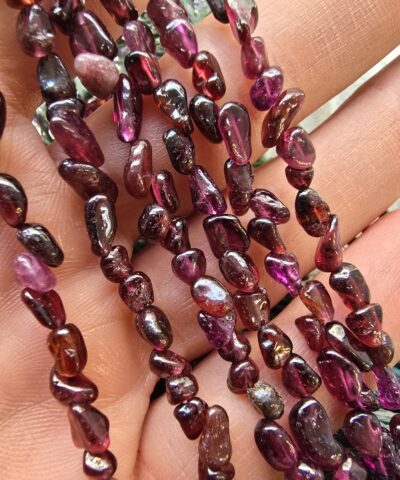 3-4 MM Amorf Şekilli Granat Taşı