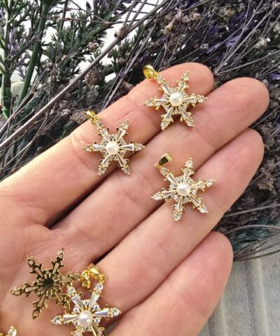 İncili Kar Tanesi Zirkon Tasli Charm