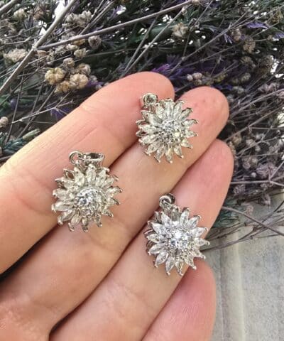 Kar Tanesi Donen Zirkon Tasli Charm