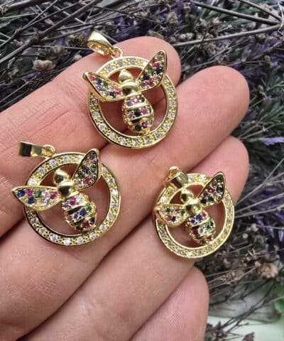 Ari Zirkon Tasli Charm