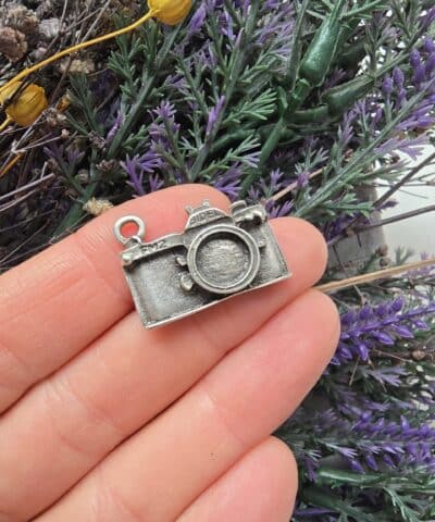 Buyuk Fotograf Makinasi Kolye Ucu Gumus