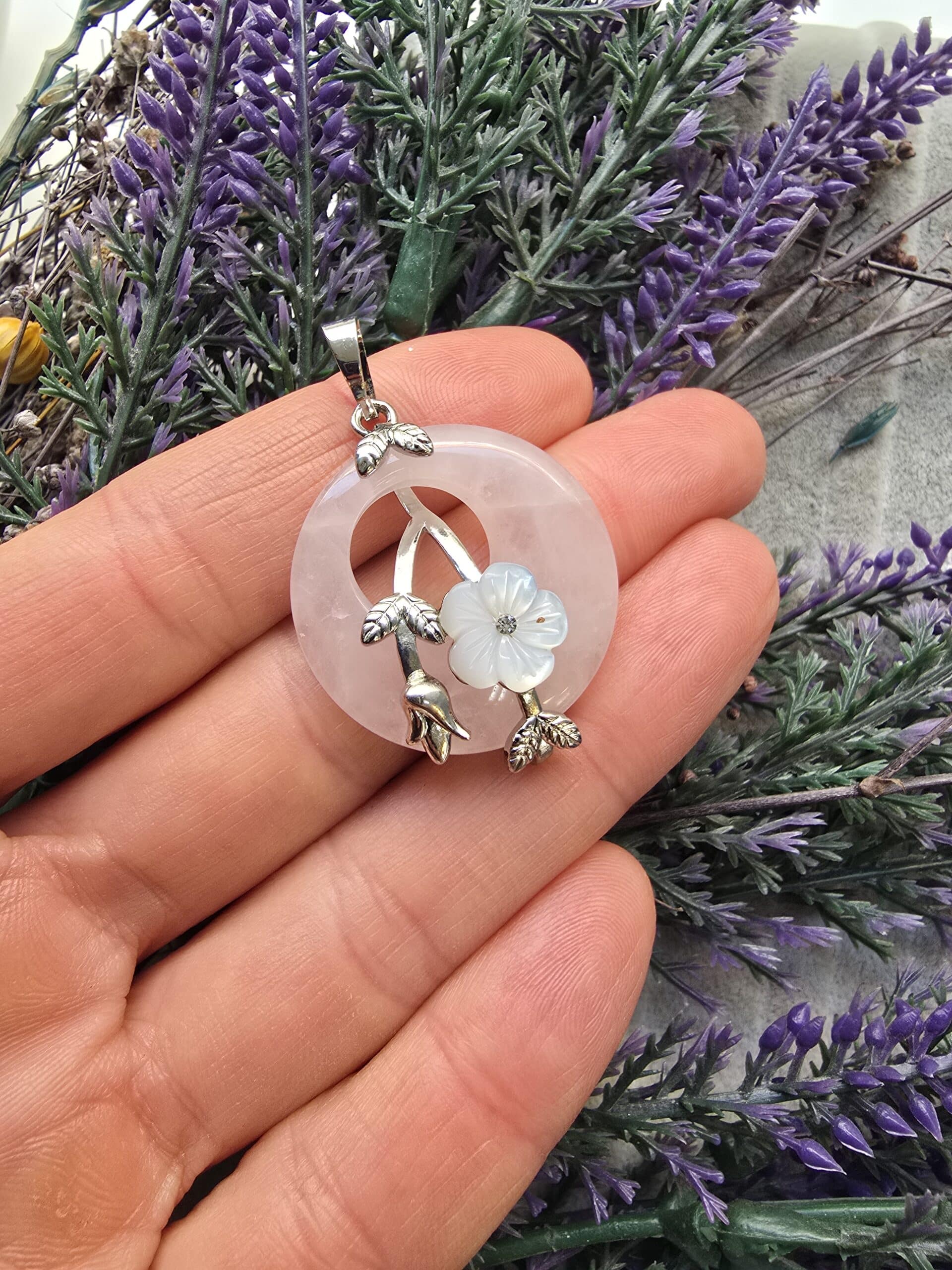 Sedef Çiçekli Pembe Kuvars Taşı Kolye Ucu