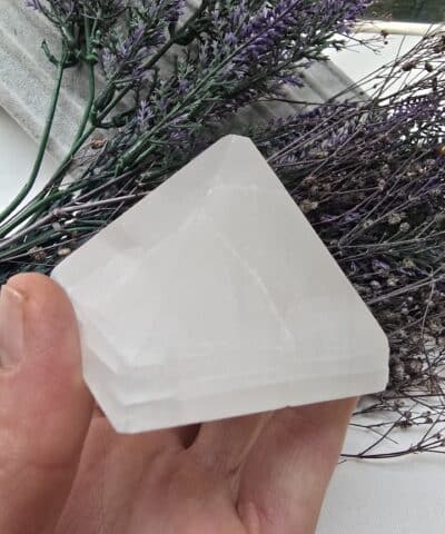 5 Cm Piramit Selenit Tasi