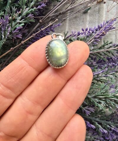 Aaa Oval Labradorit Tasi Kolye Ucu