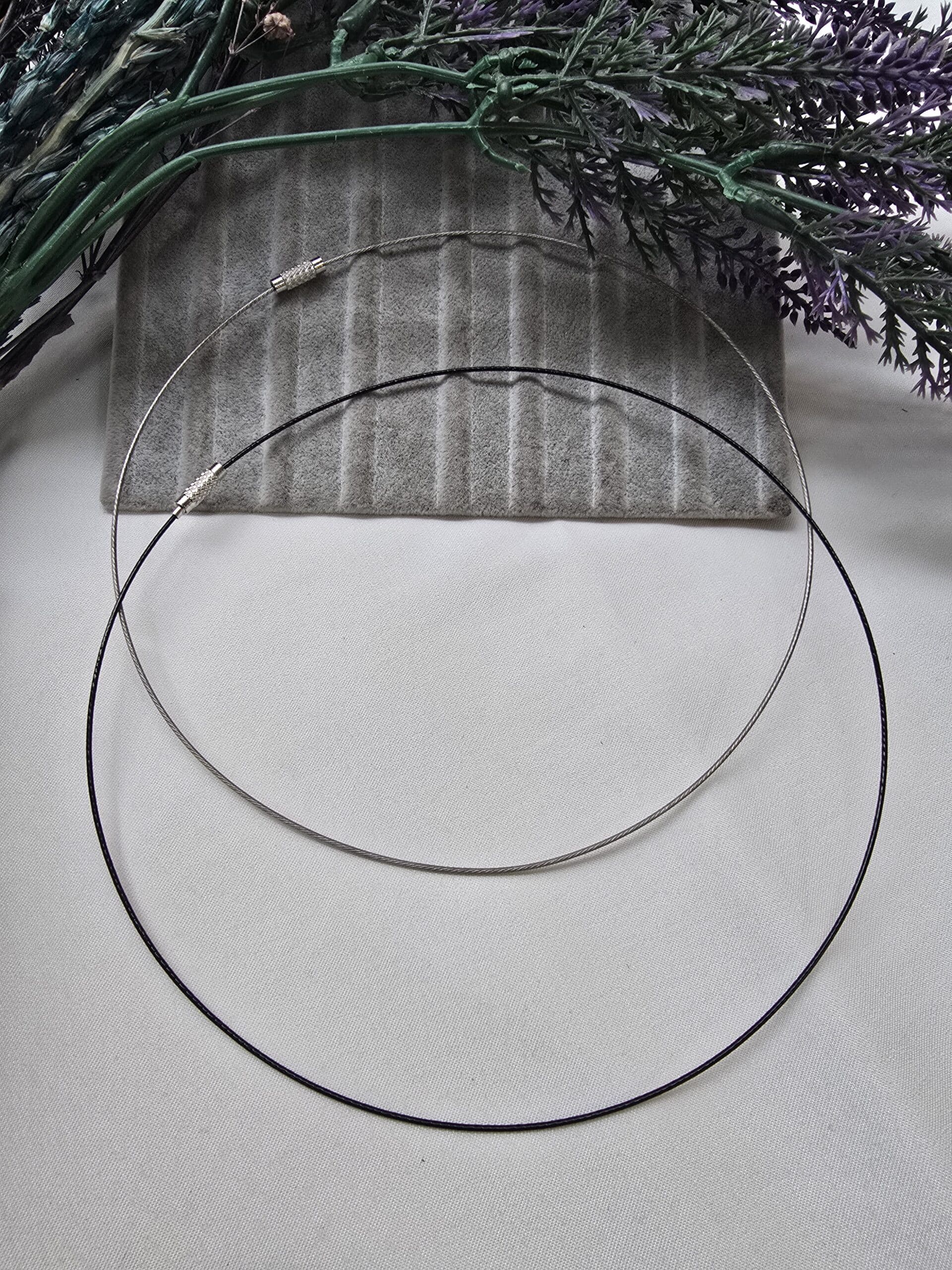 Celik Boyunluk Tasma Kolye