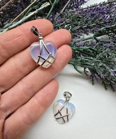 Cerceveli Kalp Opal Kolye Ucu