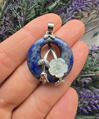 Sedef Cicekli Lapis Tasi Kolye Ucu