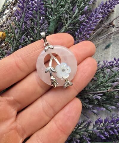 Sedef Cicekli Pembe Kuvars Tasi Kolye Ucu