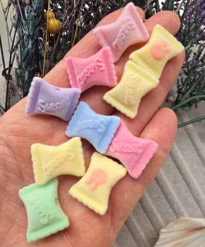 Yastik Sekilli Kadife Yuzeyli Renkli Boncuklar