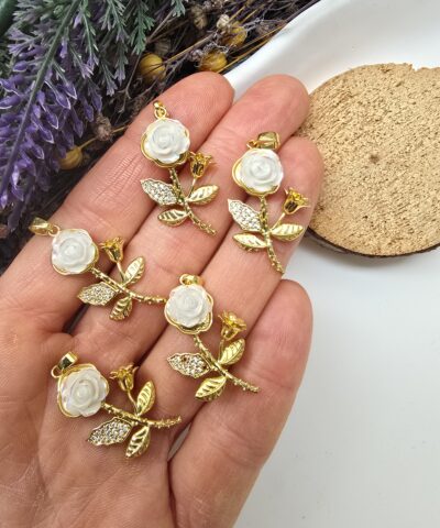 Sedef Yapraklı Gül Kolye Ucu