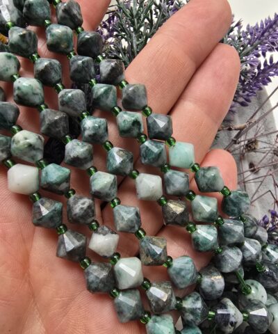 8 MM Piramit Şekilli Zümrüt Taşı