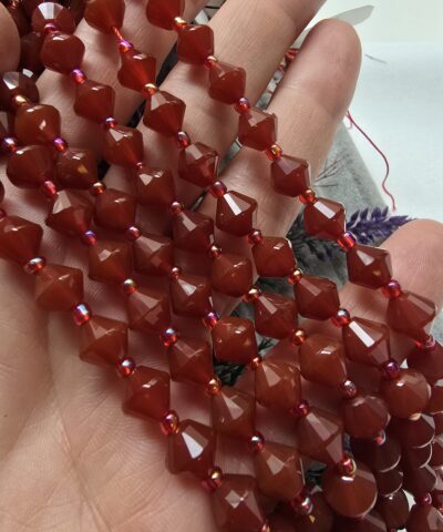 8 MM Piramit Şekilli Karnelyan Akik Taşı