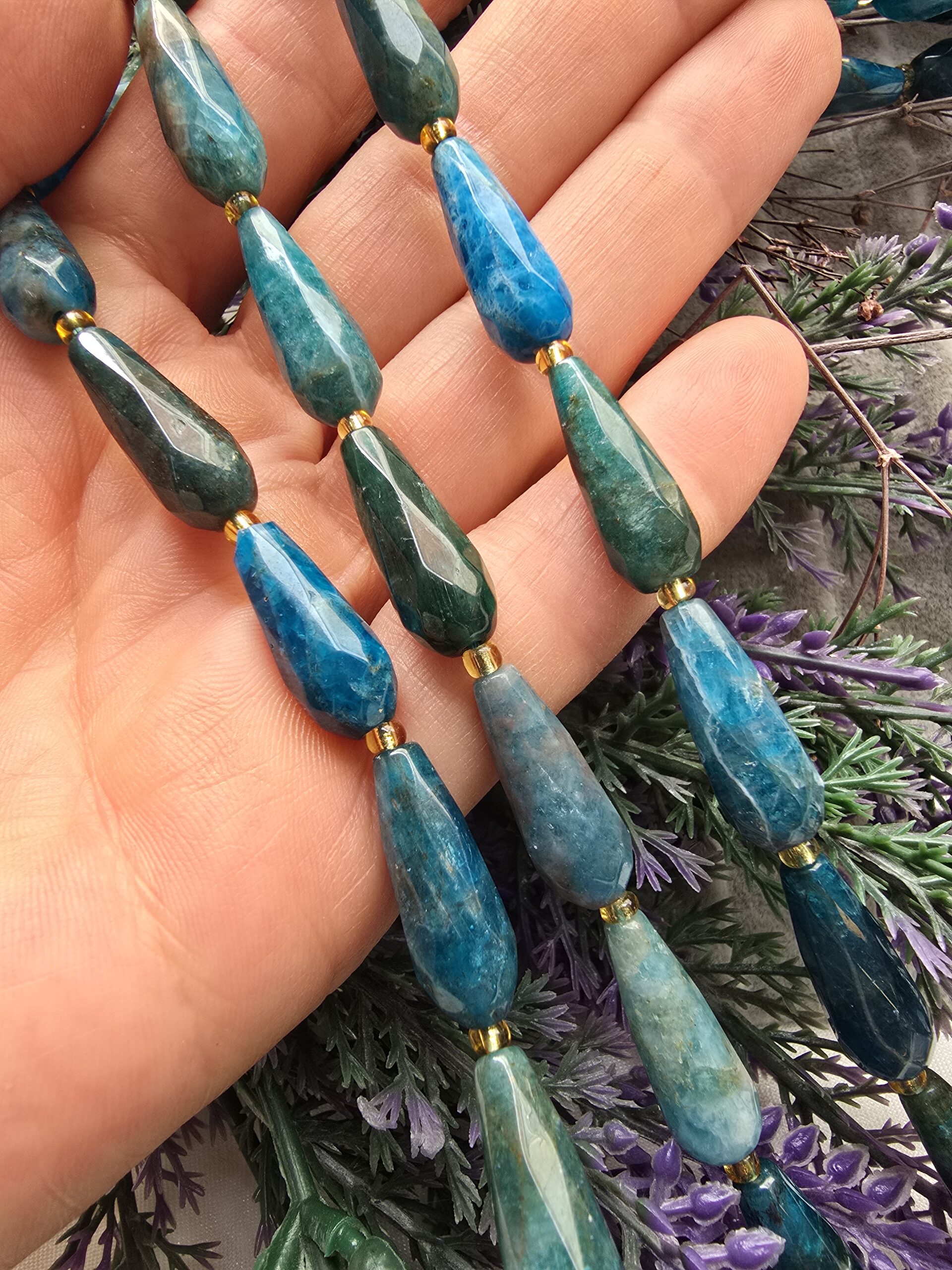 8 MM Fasetli Damla Şekilli Apatit Taşı