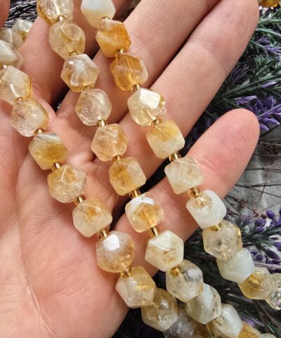8 MM Fasetli Küp Şekilli Sitrin Taşı