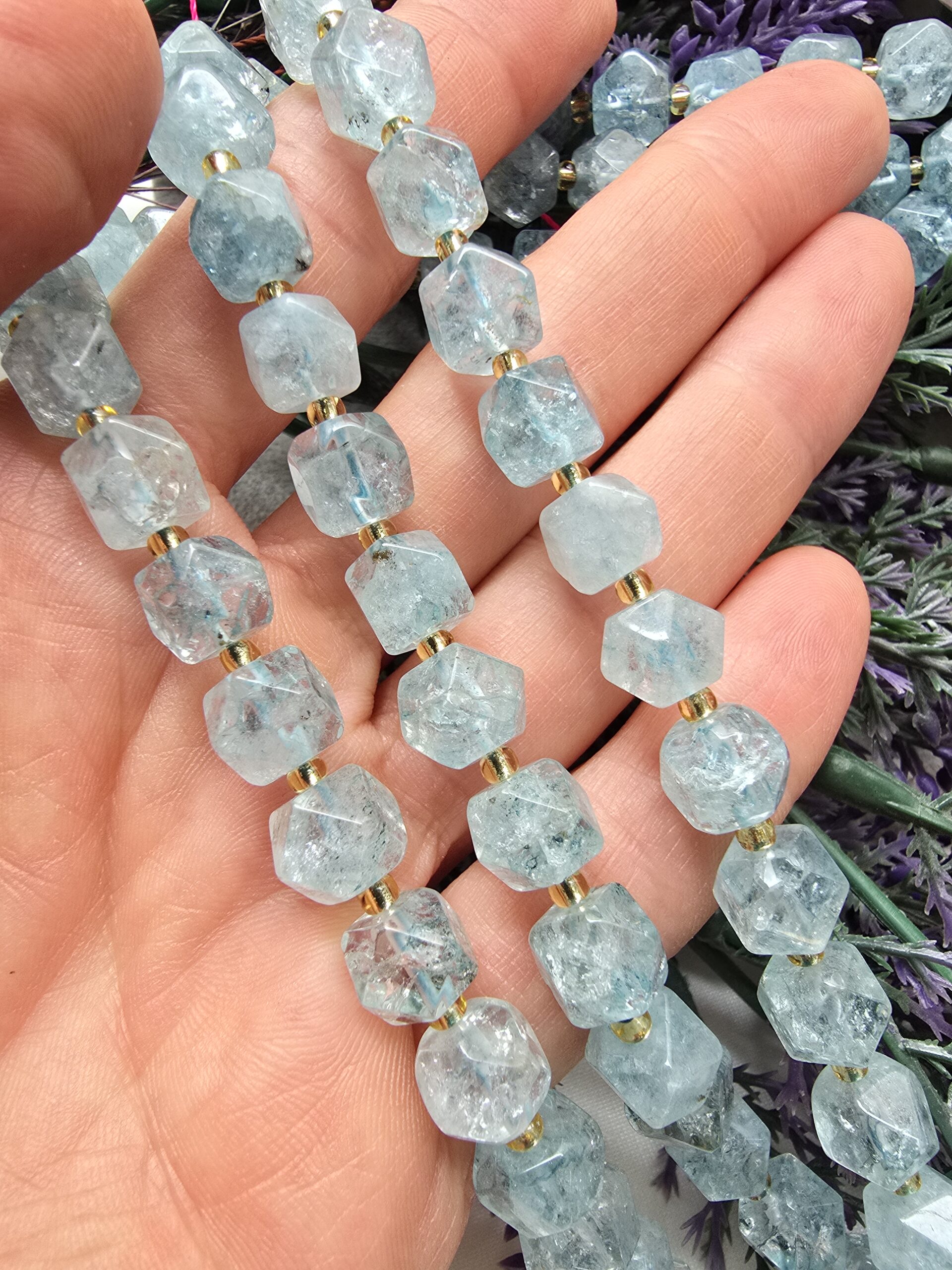 8 MM Fasetli Küp Şekilli Topaz Taşı