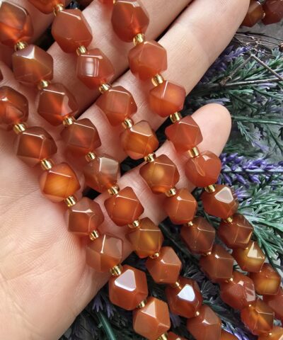 8 MM Fasetli Küp Şekilli Karnelyan Akik Taşı