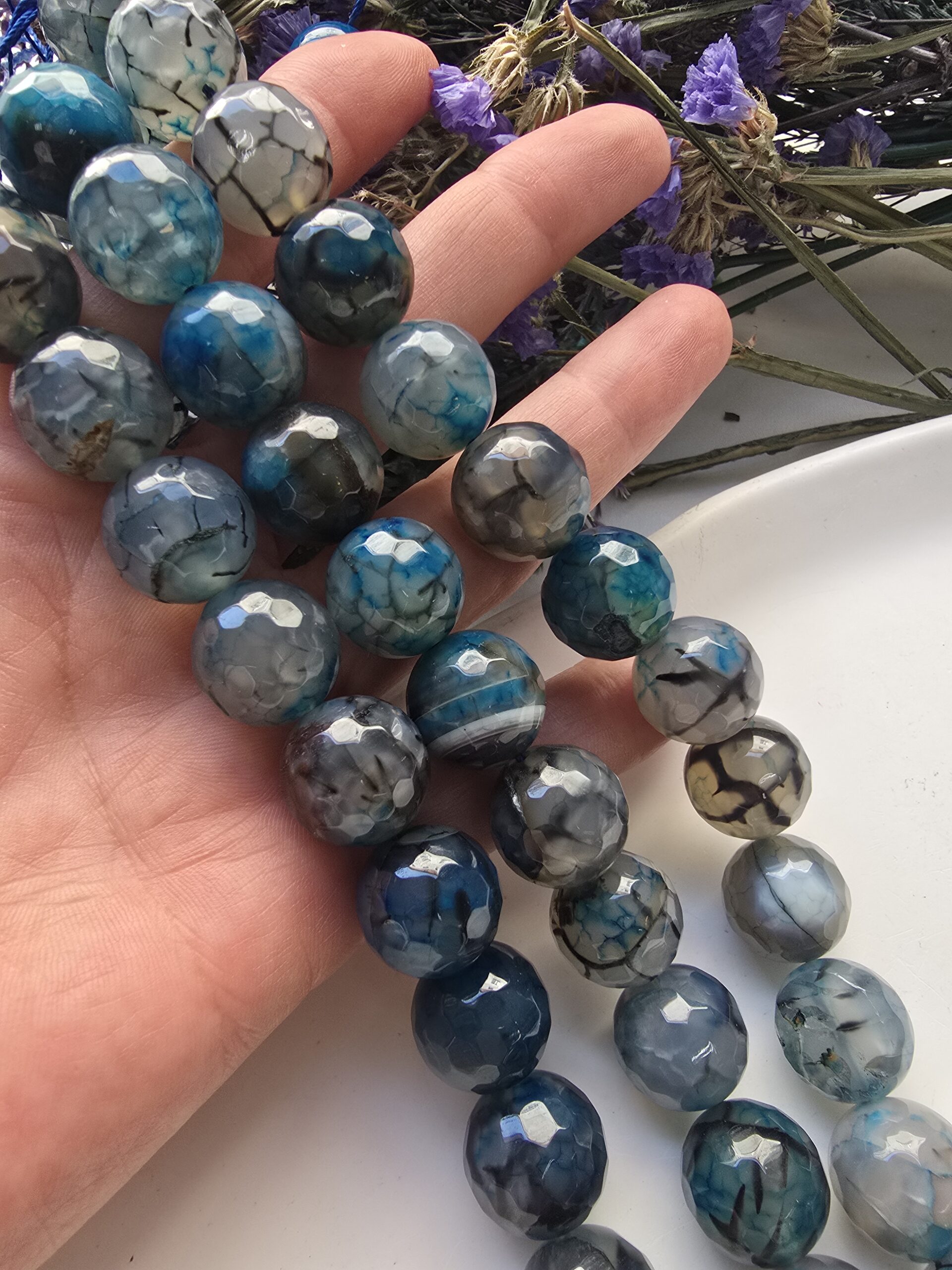 16 MM Küre Siyah Damarlı Mavi Akik Taşı