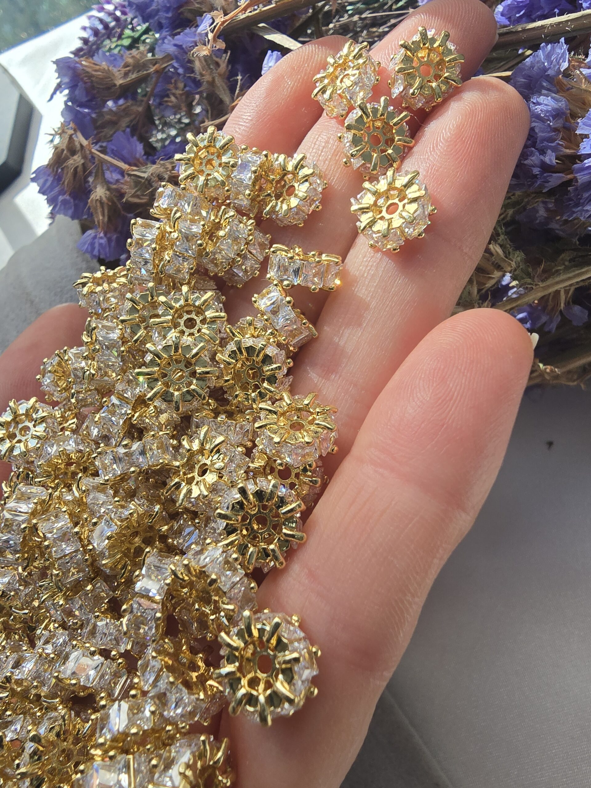10x4 MM Beyaz Baget Taşlı Altın Kaplama Silindir