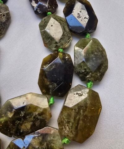 20x30 MM Elmas Kesim Yeşil Granat Doğal Taş - Görsel 3