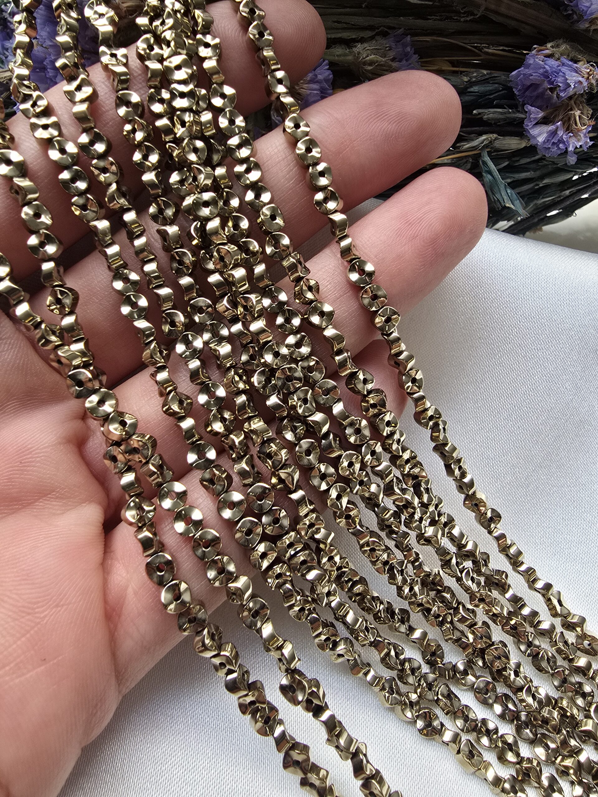 4x2 MM Eğik Çiçek Desenli Soft Gold Hematit Doğal Taş