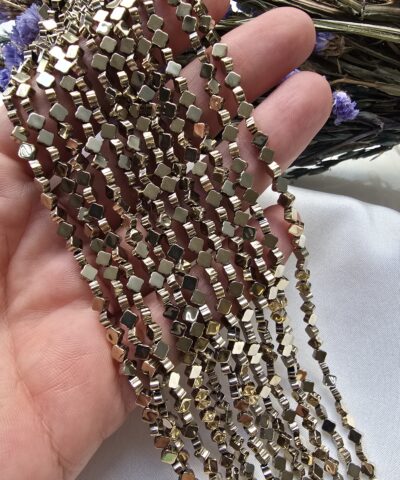 4x2 MM Karo Desenli Soft Gold Hematit Doğal Taş
