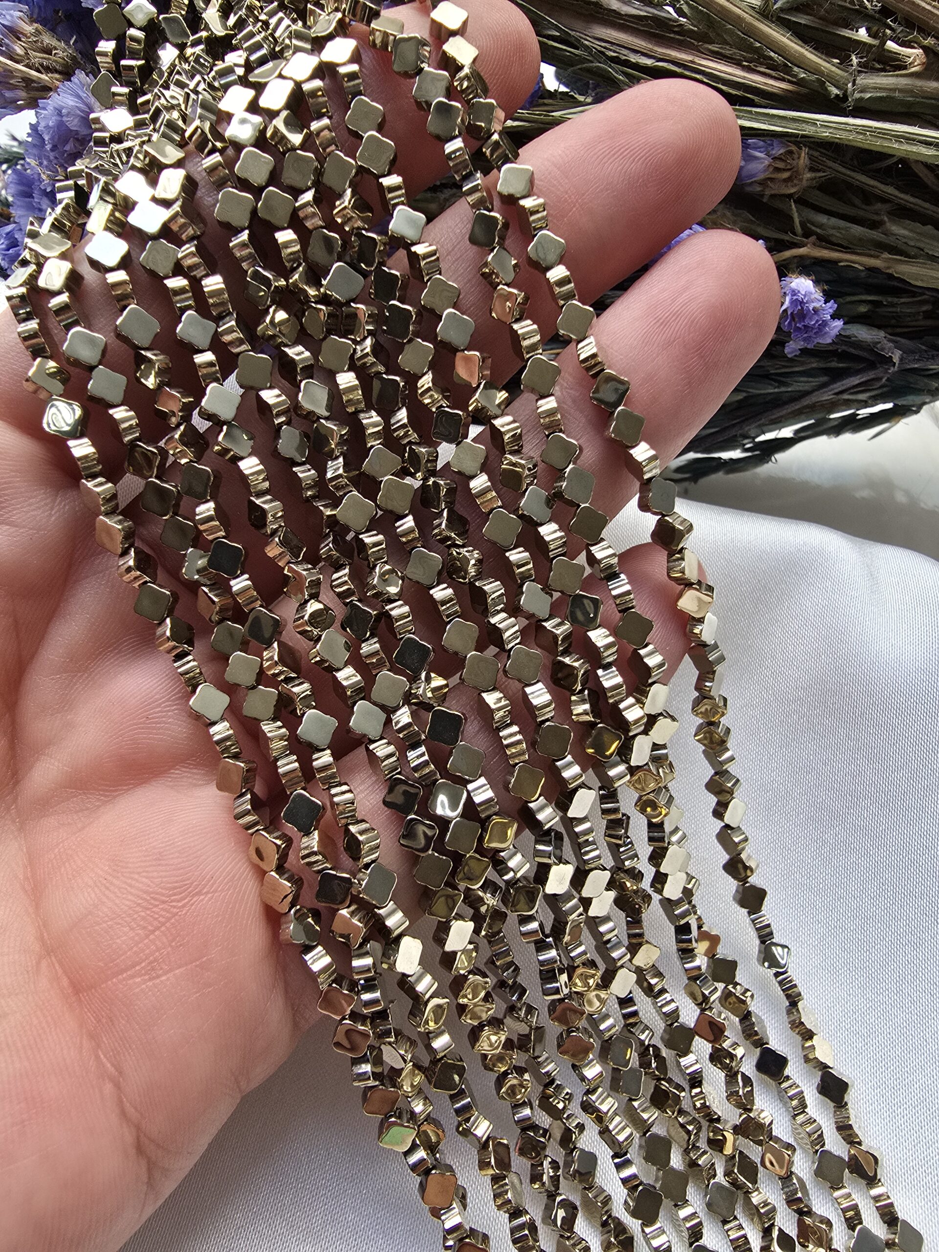 4x2 MM Karo Desenli Soft Gold Hematit Doğal Taş