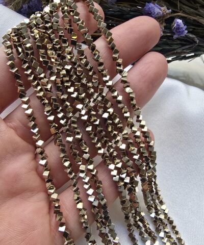 2x2 MM Küp Yandan Delikli Soft Gold Hematit Doğal Taş