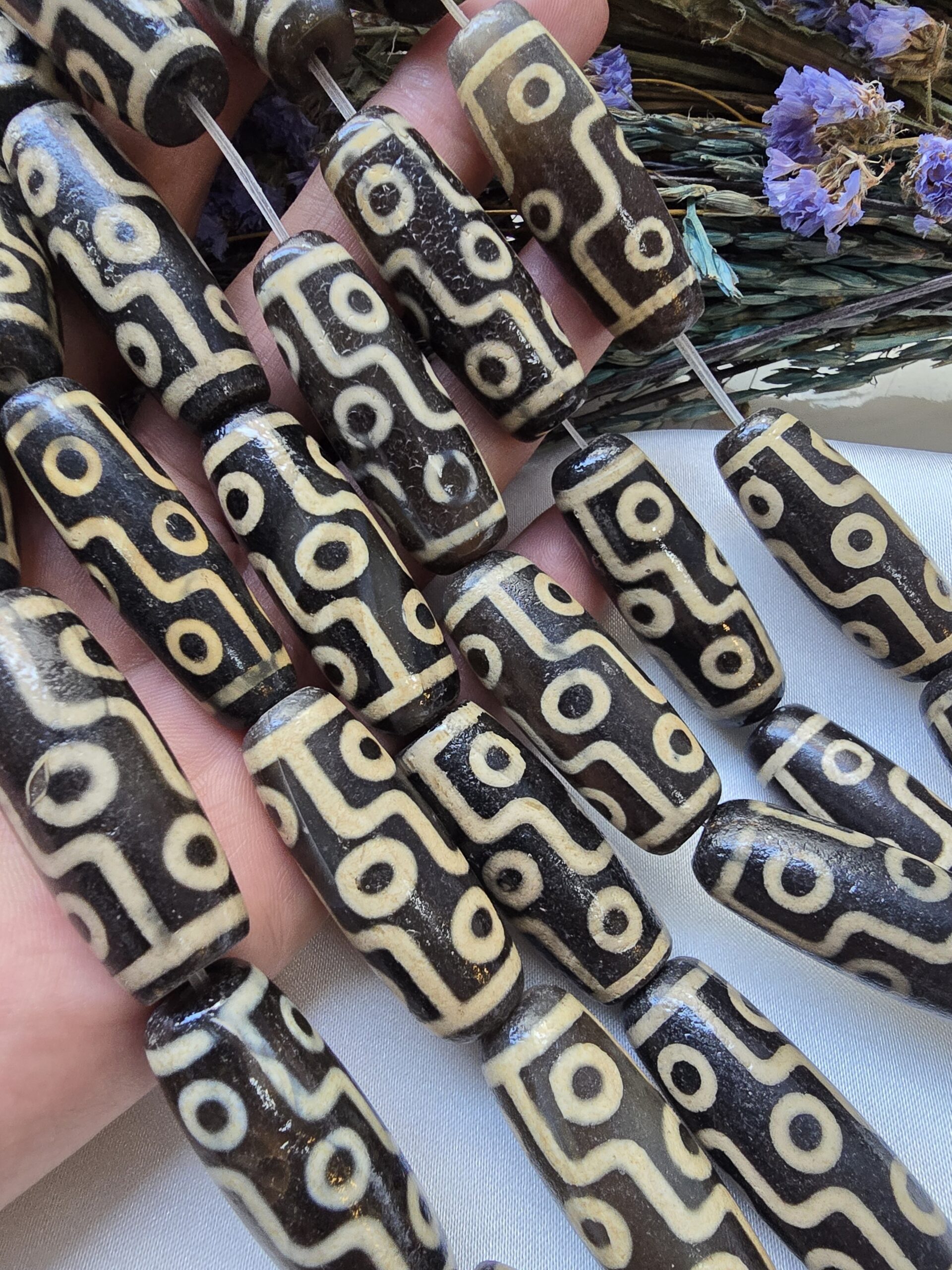 15x40 MM Silindir Beyaz Çizgili Siyah Tibet Akik Taşı - Görsel 2