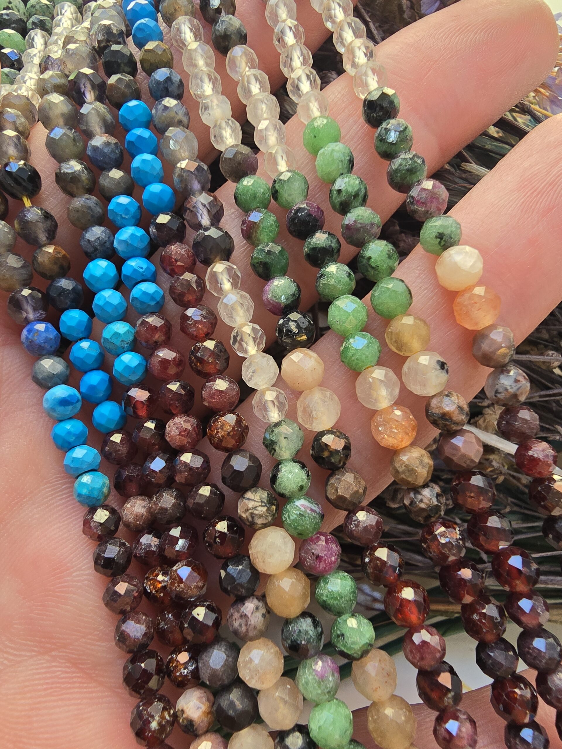4 MM AAA Faset Mix Çakra Taşı
