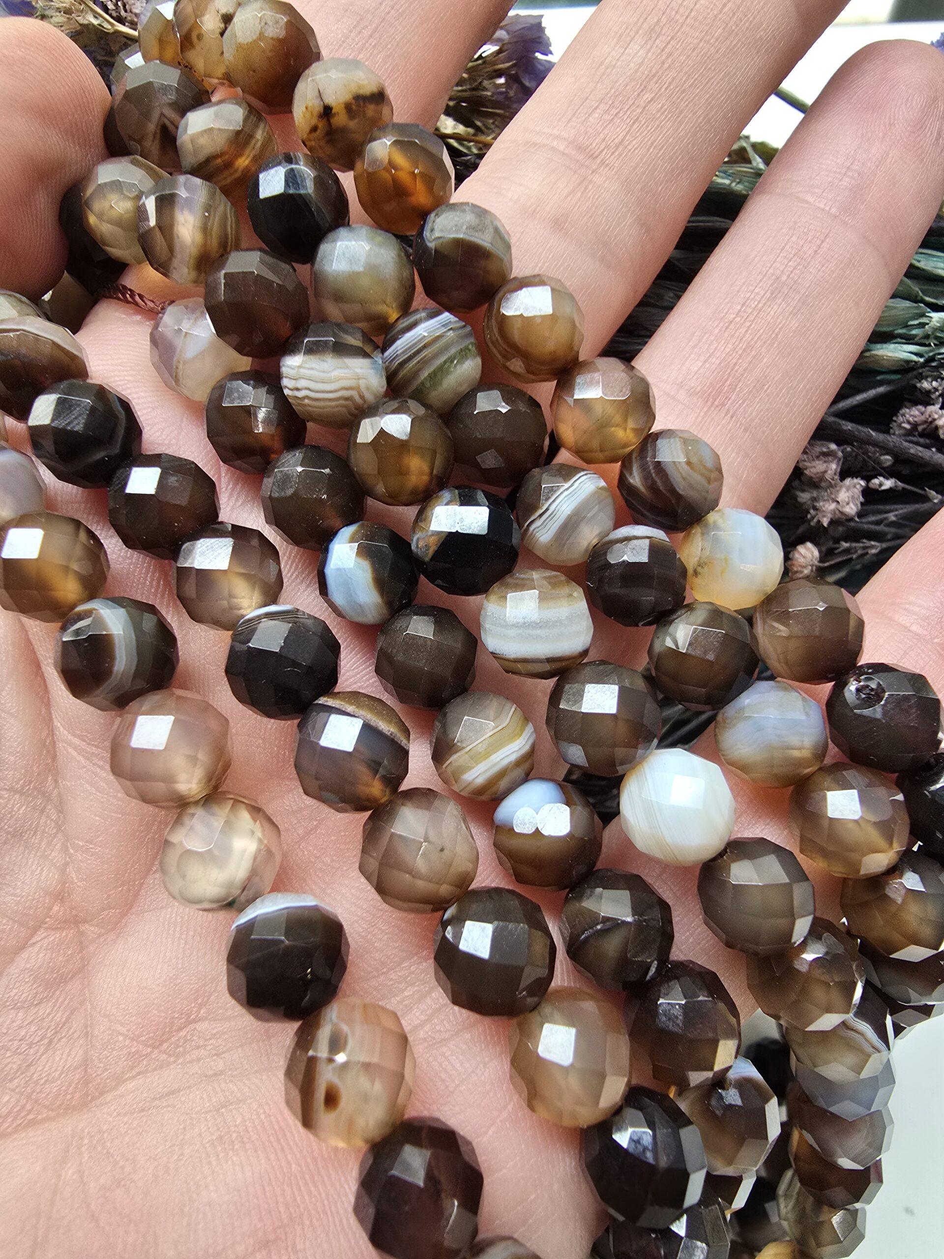 8 MM AAA Faset Kahve Madagaskar Akik Taşı