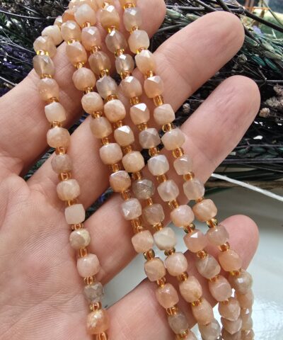 4x4 MM Faset Kesimli Küp Güneş Taşı